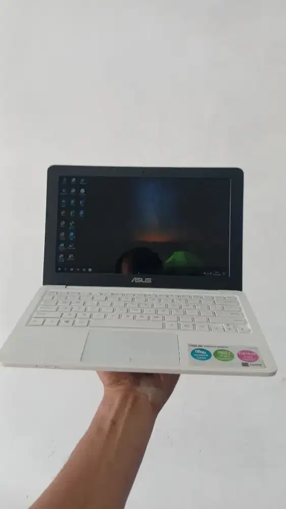 ASUS Intel Celeron ram 2GB ssd 128gb batre OK