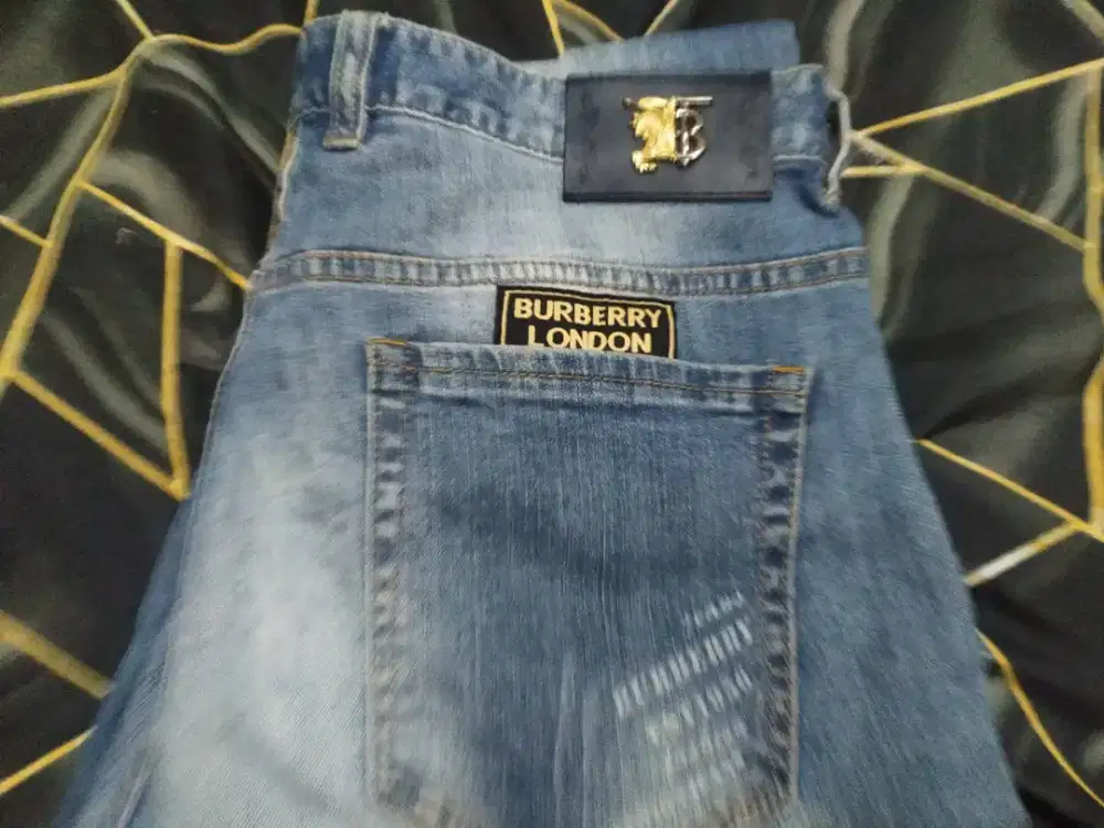 Celana jeans laki2 no 35/36 kondisi masih bagus