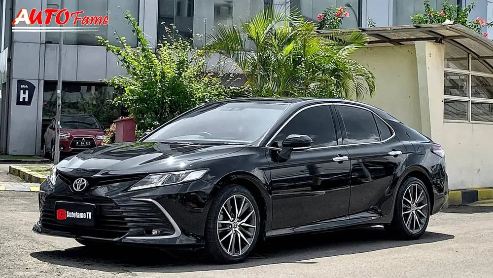 Toyota All New Camry 2.5 V Facelift Sunroof NIK 2023 Black On Black