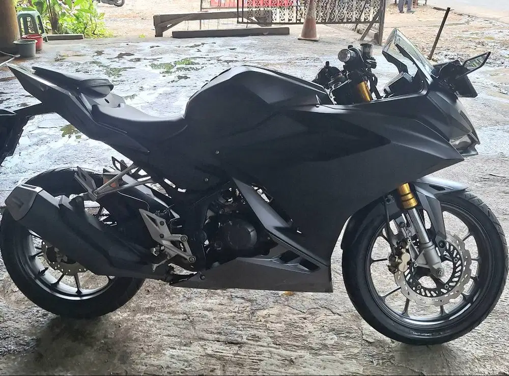 Motor Honda CBR 150R 2021 Hitam
