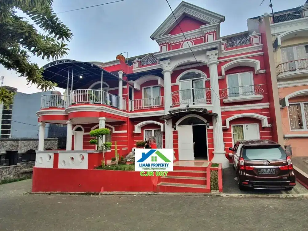 Villa Luas Nyaman Terawat Lokasi Strategis di Puncak Cipanas