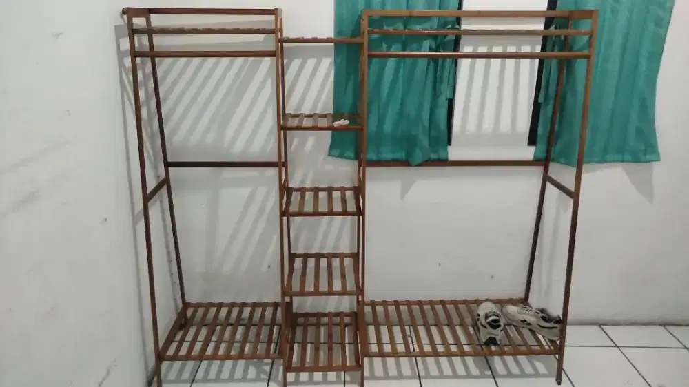 Lemari baju gantungan baju