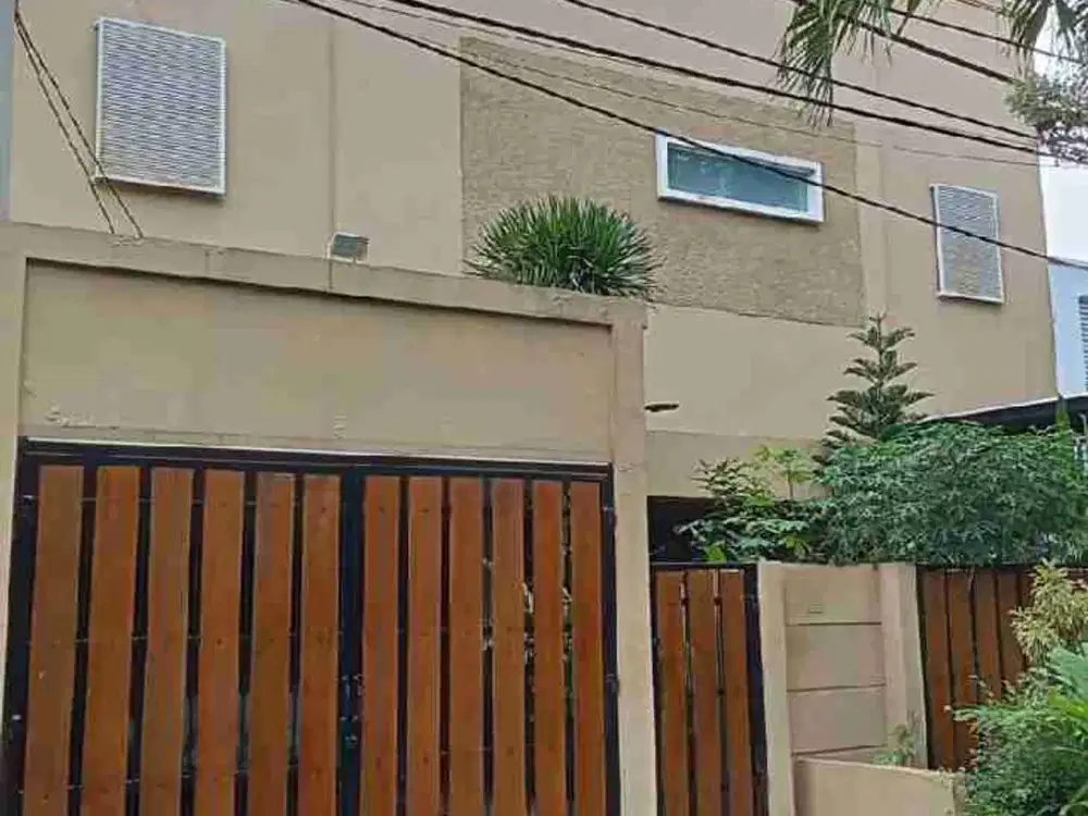 Rumah Bagus 2 Lantai Siap Huni Ada Swimming Pool Bintaro Tangsel