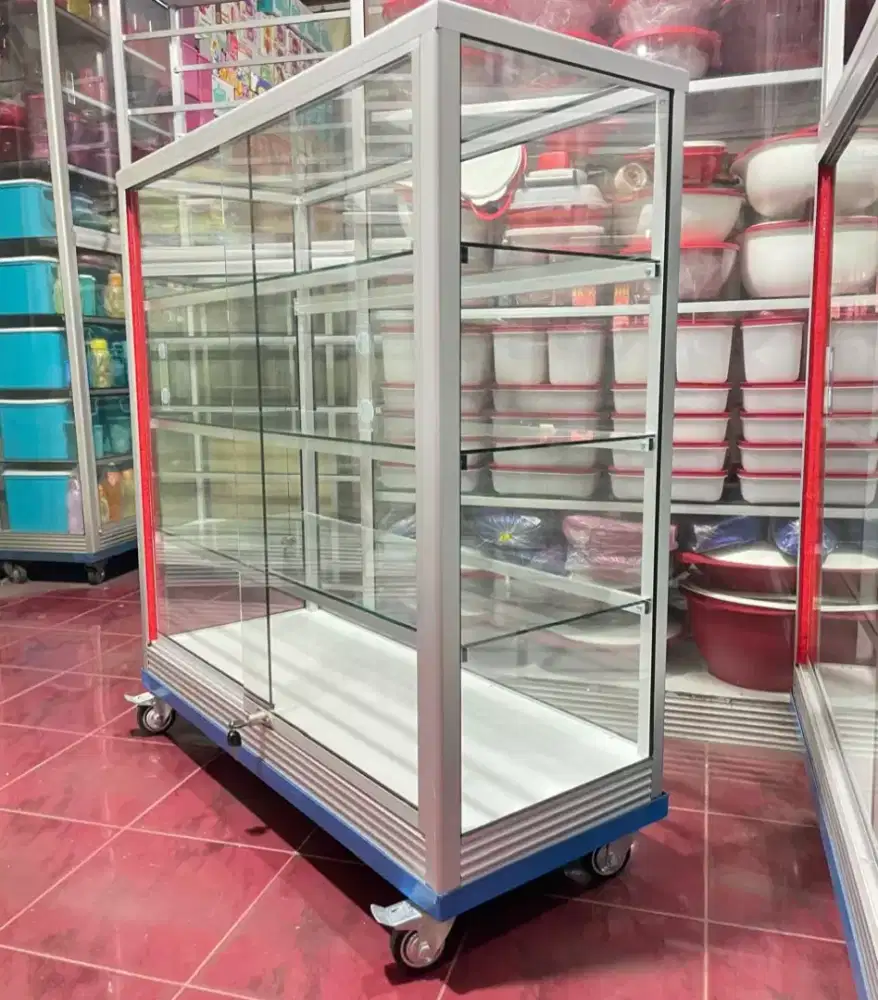 Etalase 1Mx1M Pakai Roda & Kunci