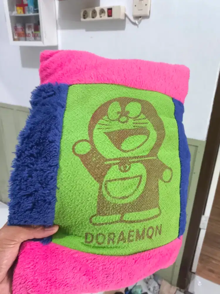 Bantal doraemon