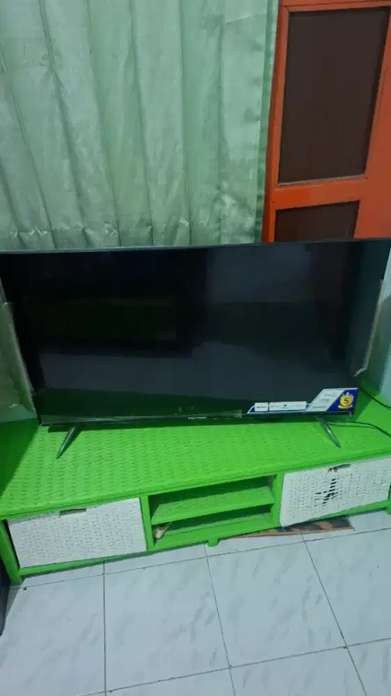 Di jual tv polyton 43 inch 3jt nego