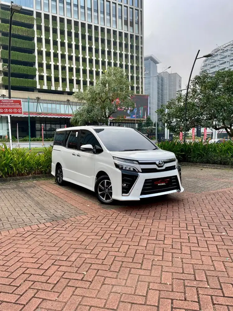 [Low Odo] Toyota Voxy 2.0 AT 2021
