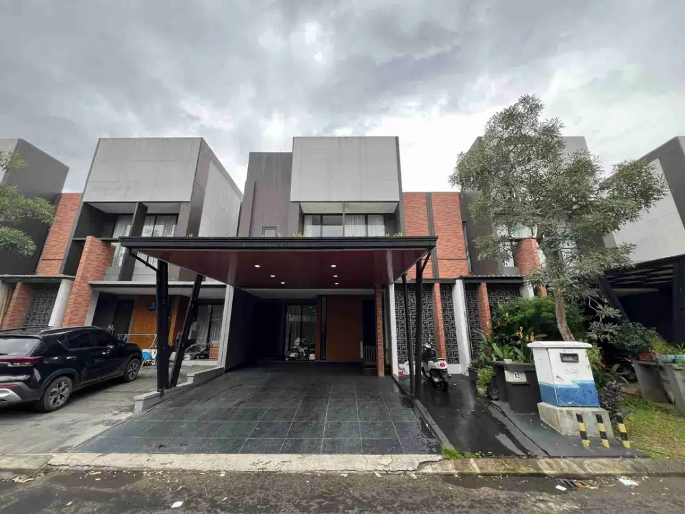 Dijual Rumah Bagus Full Furnish  2 lantai 3 Kamar Tidur di Suvarna Sutera