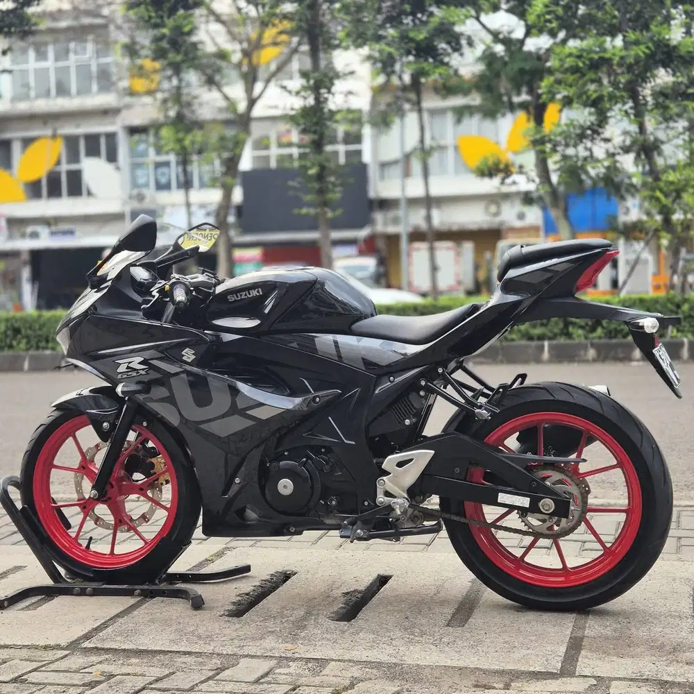 SUZUKI GSX 150R ABS 2021 HITAM KM 4K PAJAK PANJANG SIAP GASPOL