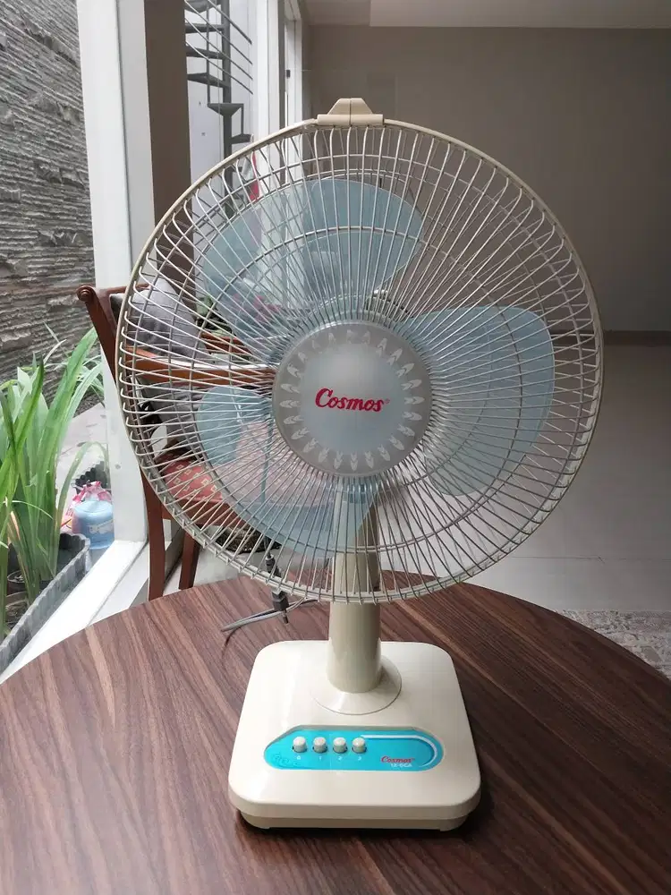 Kipas Angin Meja 12 Inch Cosmos 12-DGA