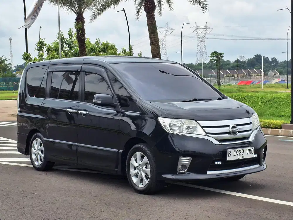 Nisan Serena Highway star 2.0  Automatic 2013 Bensin Hitam