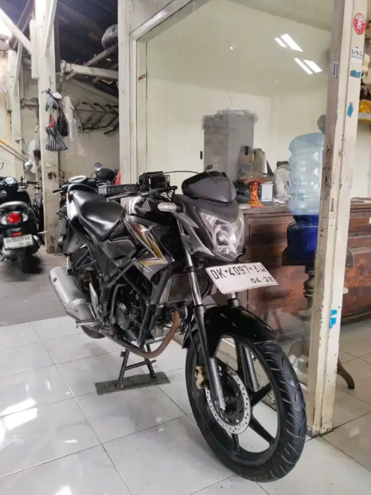 Honda CB 150 CC thn .2013 cash. Bali dharma motor