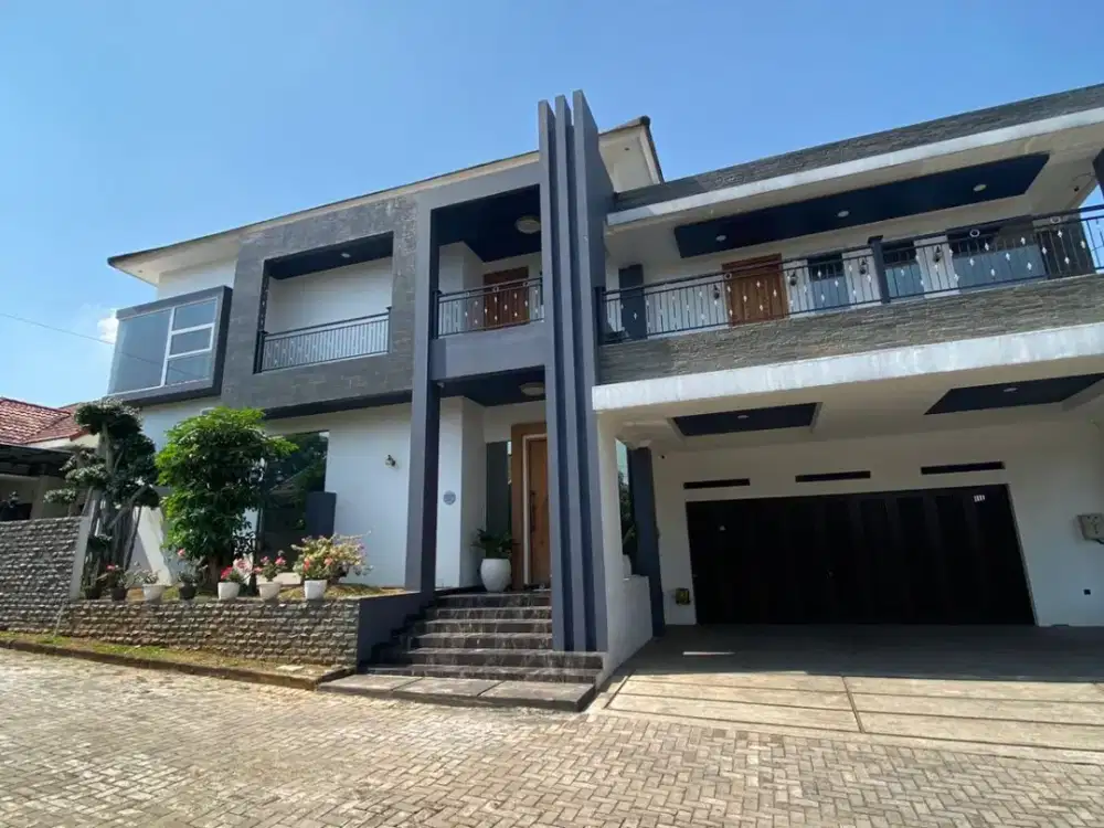 SUPER MEWAH RUMAH lt 420m2 GRAHA PERMATA MIJEN DEKAT BSB CITY