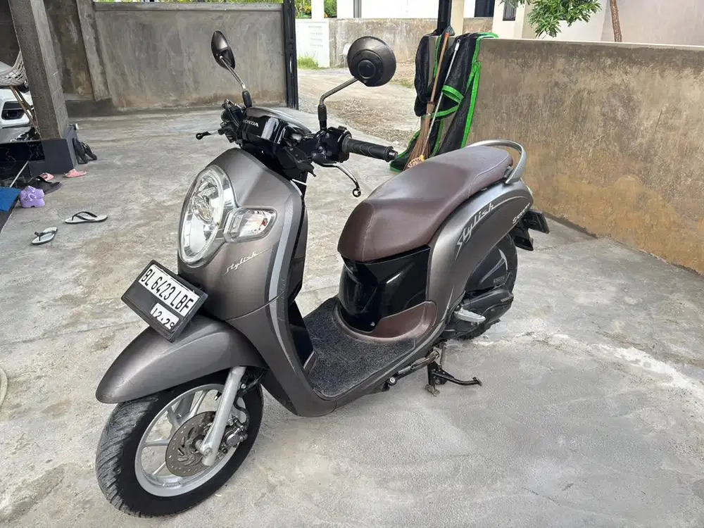Scoopy 2020 Black Grey