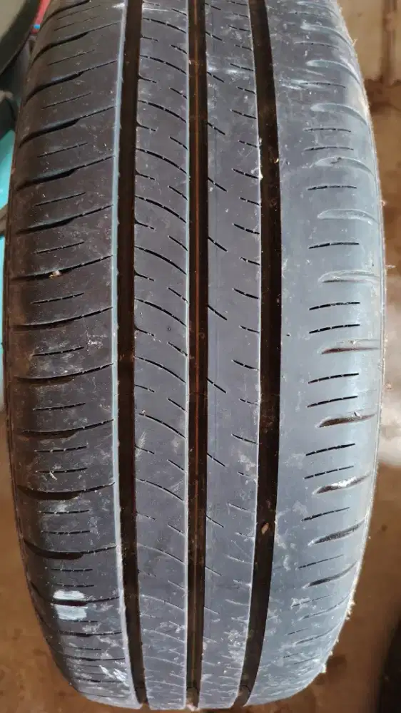 Ban brigenstone UK 215/55R17  th 2021 kondisi oke