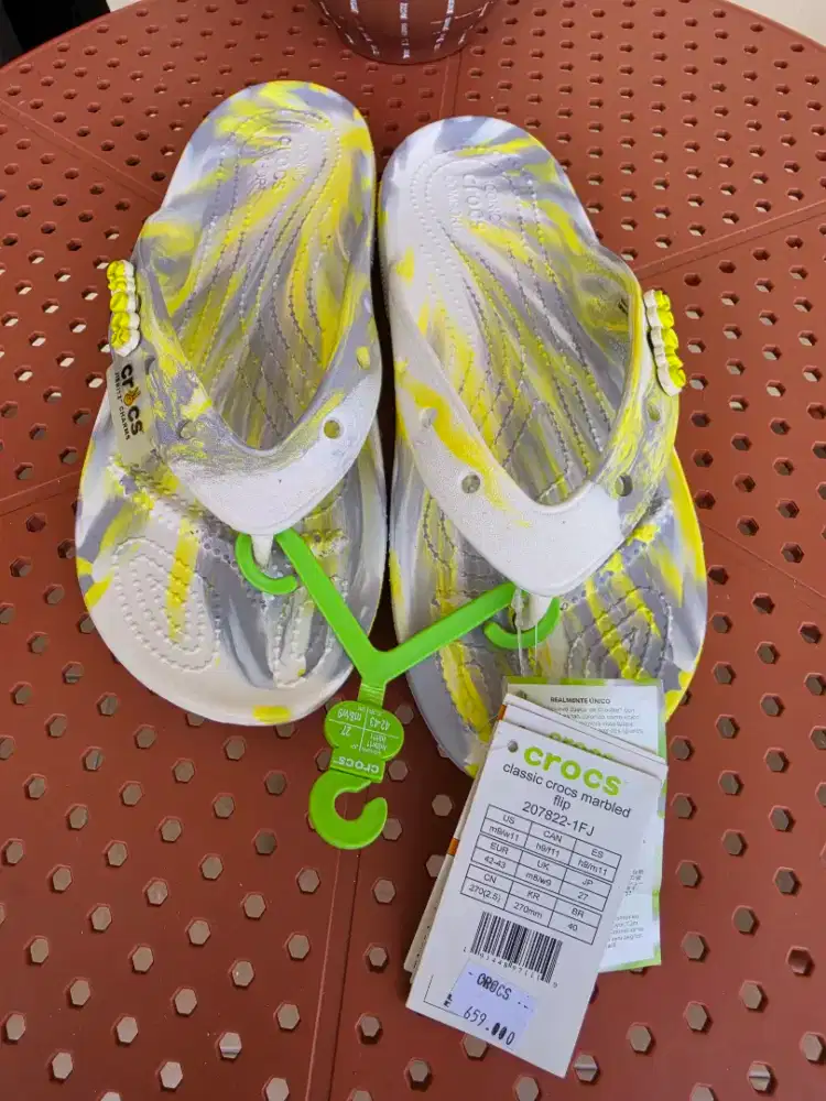 Sandal Crocs Marbled Flip Baru ukuran 42-43 Harga Sale!