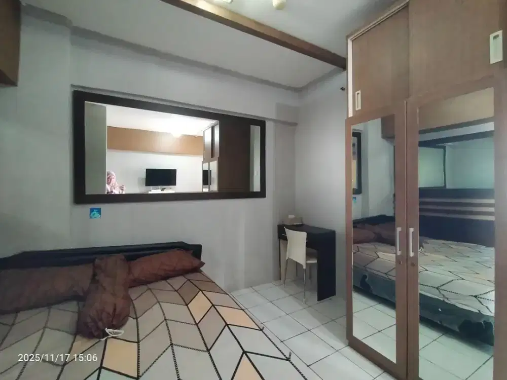 Apartemen 17 lantai di Pasar Minggu, Jakarta Selatan.  Dijual di wilayah yang asri. Dengan rinciannya adalah sebagai berikut:   - Luas 22m²   - Kamar