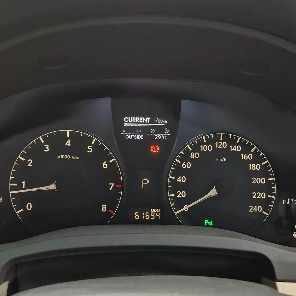 Plat AD, LEXUS RX270 2.7 Automatic
Tahun : 2012, KM 60 Ribuan