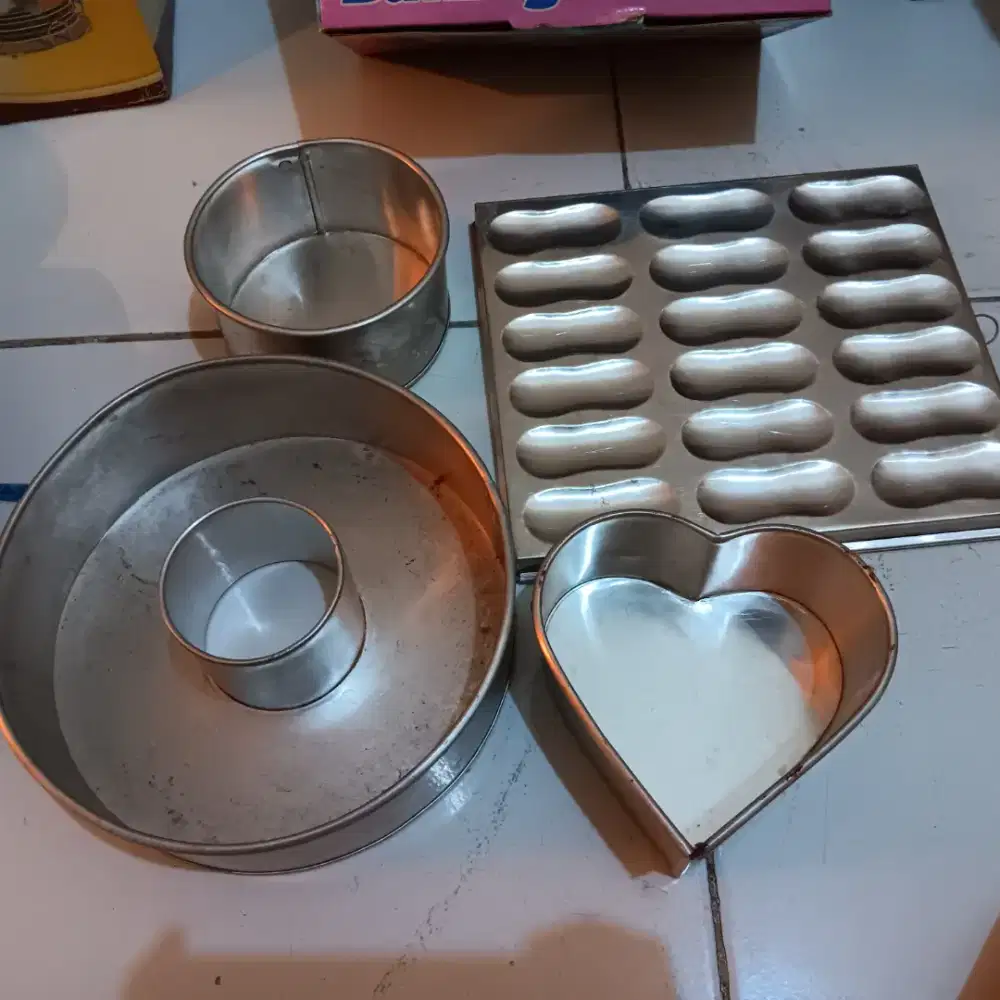 Loyang kue bahan tebal