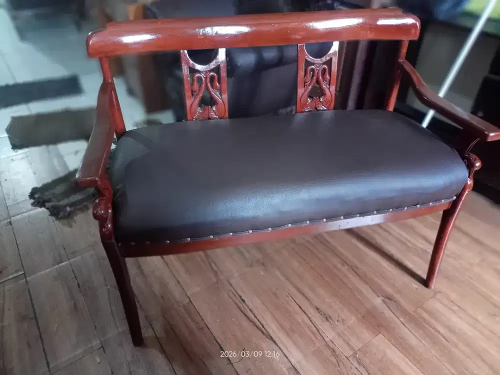 3 kursi 1 meja kayu jati bekas sudah ganti kain