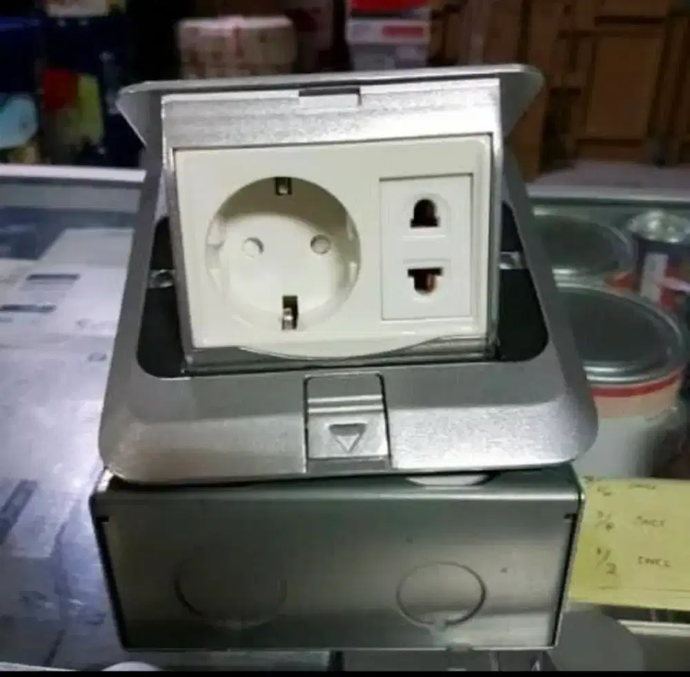 Stop Kontak Lantai Panasonic Bekas Pakai