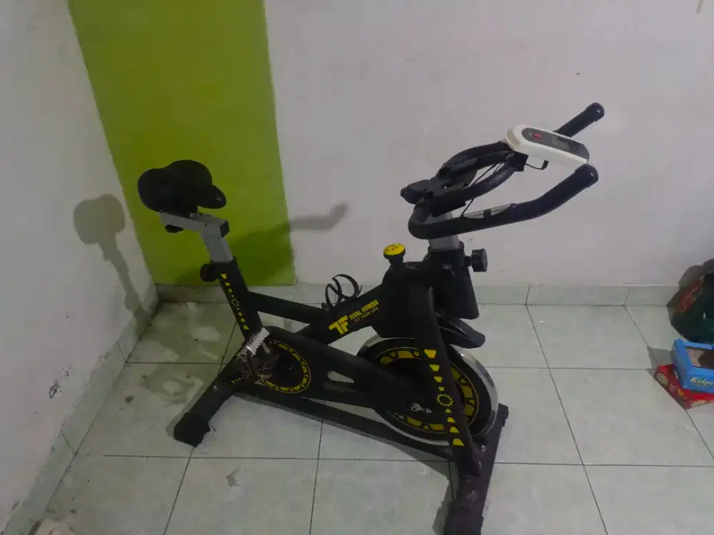 Spin Bike Fitness (merek total fitnes)
