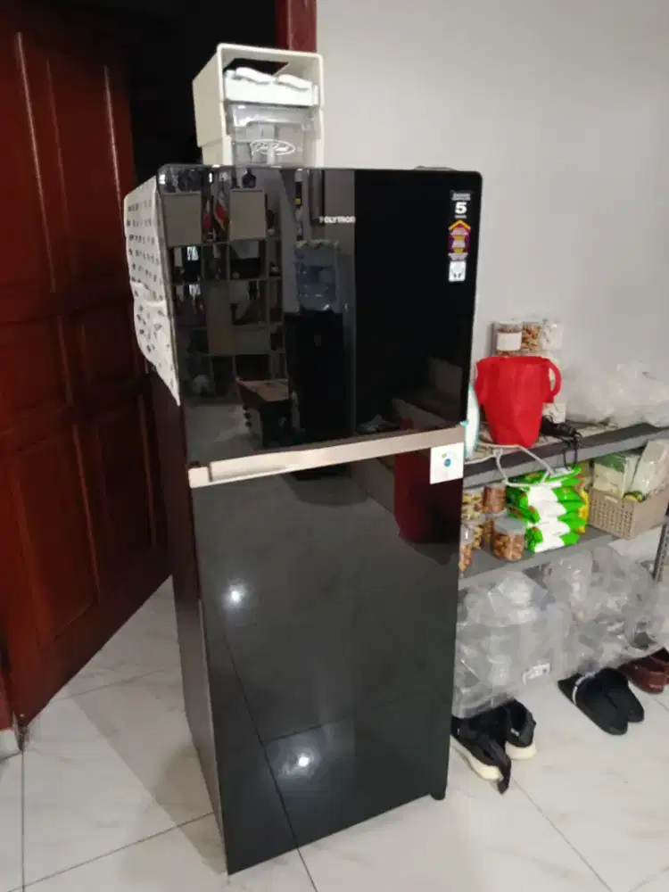 Kulkas 2 Pintu Polytron