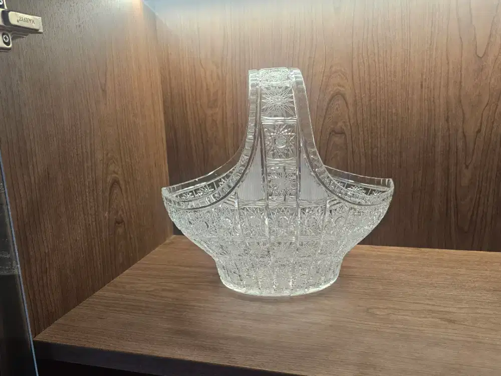Bohemia Crystal Basket Besar – Keranjang Kristal Ukir Klasik
