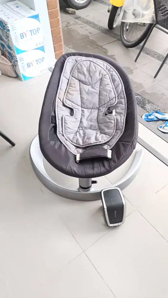 Nuna leaf baby bouncer