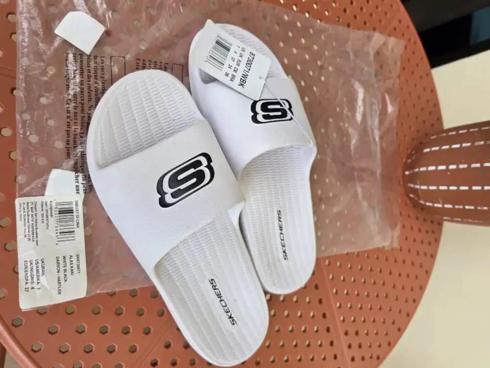 Dijual Clearance Last Stock Skechers Sandals Wanita Size 37 White