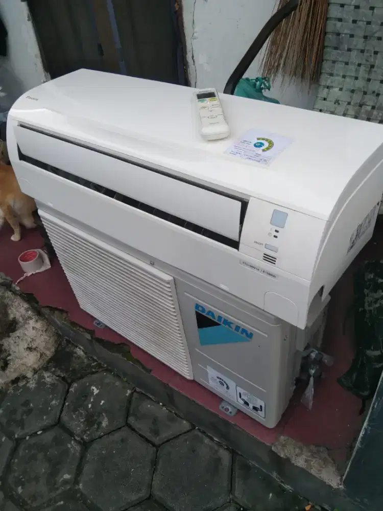 D jual ac daikin thailand 1/2 pk sama pasang dan pipa 3 meter