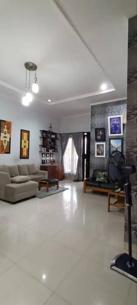 Dijual Rumah Besar Terawat di Komplek Favorit Taman Kopo Indah TKI 3