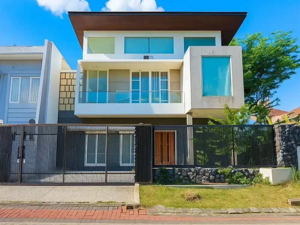 Rumah San Antonio, Pakuwon City STRATEGIS, SIAP HUNI, CARPORT 2, AKSES PEMBANTU TERPISAH