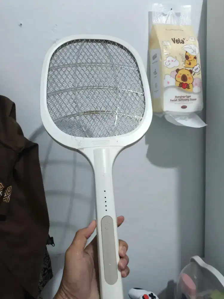 Raket nyamuk masih nyala