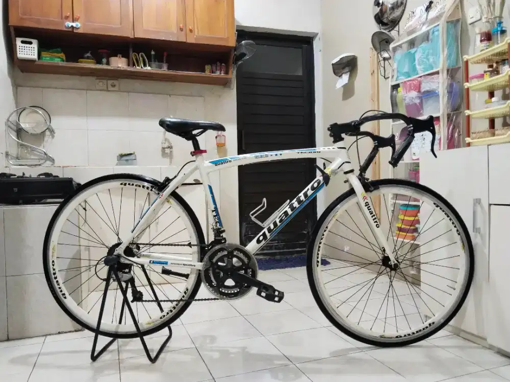 Sepeda balap Quattro