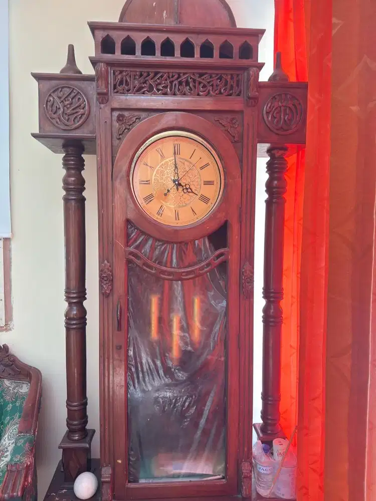 Lemari jam kayu jati