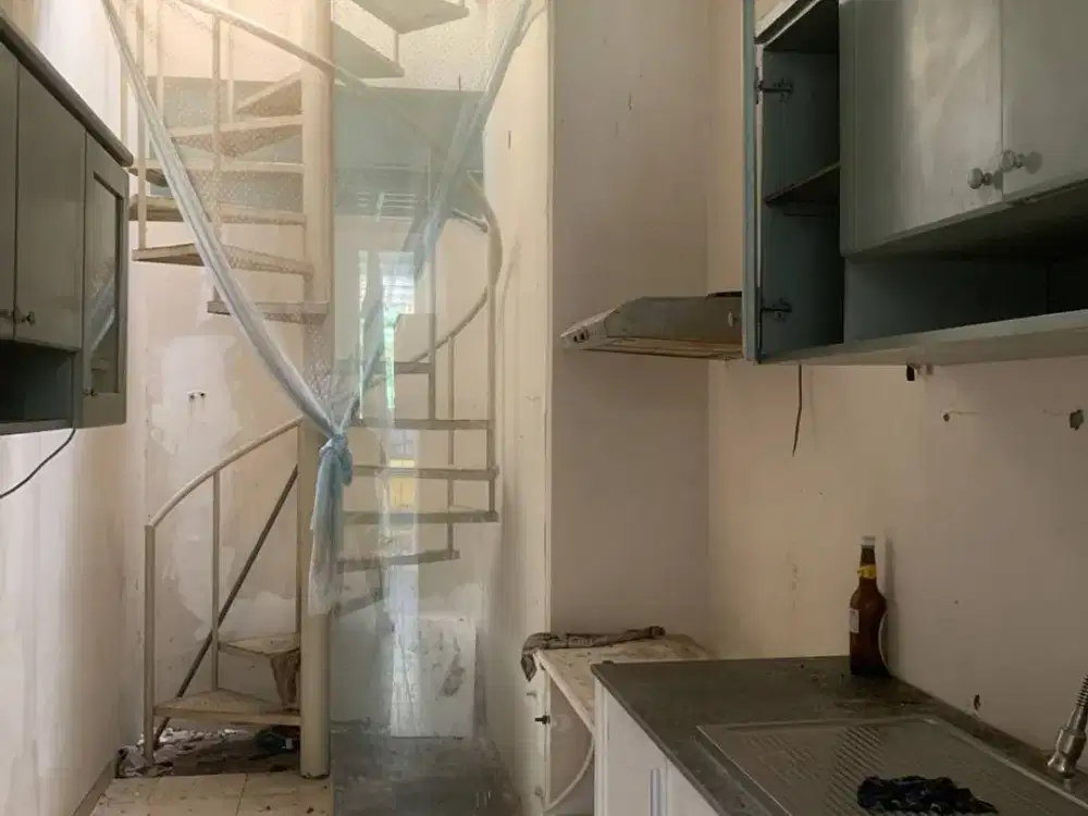 Rumah semi furnish (sesuai foto)  Eastcoast Park , Ada 6 unit AC