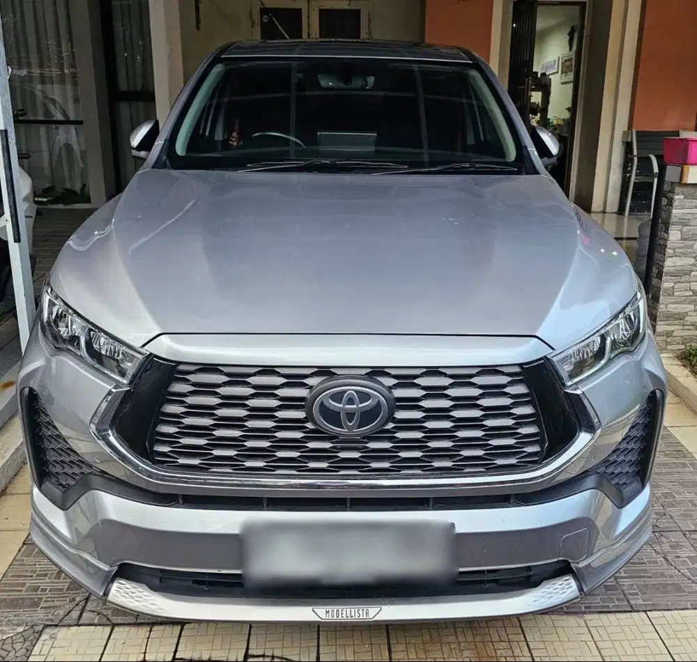 Toyota Innova Zenix V Hybrid Modellista AT