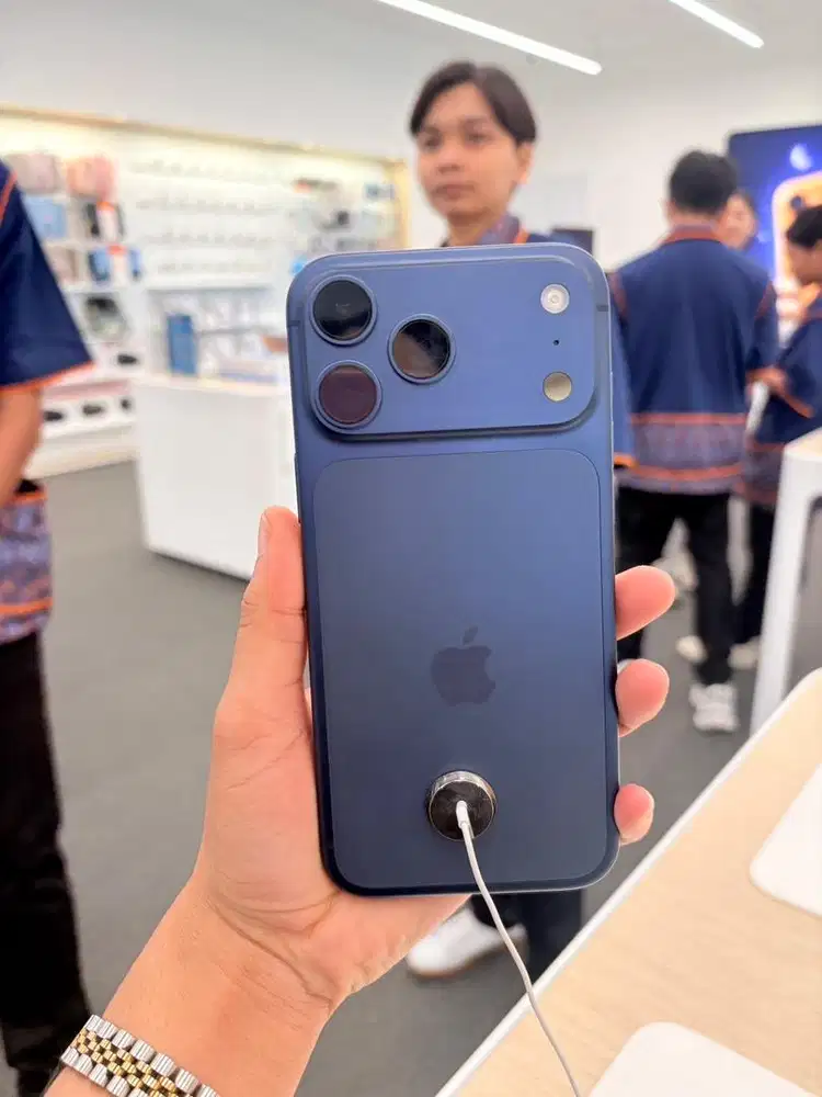 Ready Iphone 17 Pro bergaransi resmi apple bisa cash dan kredit