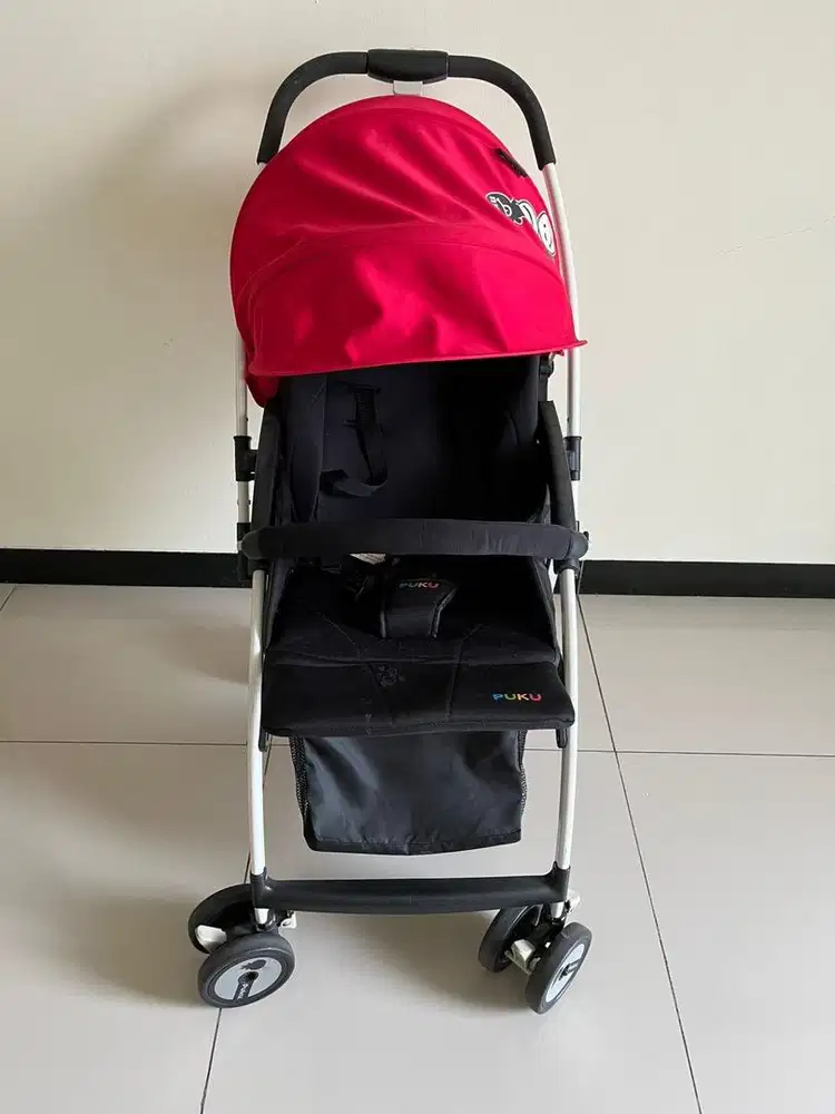 Stroller bayi merah