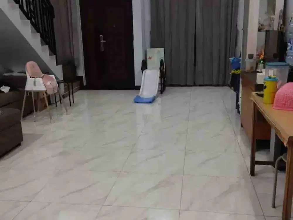 Dijual rumah 3lt rooftop