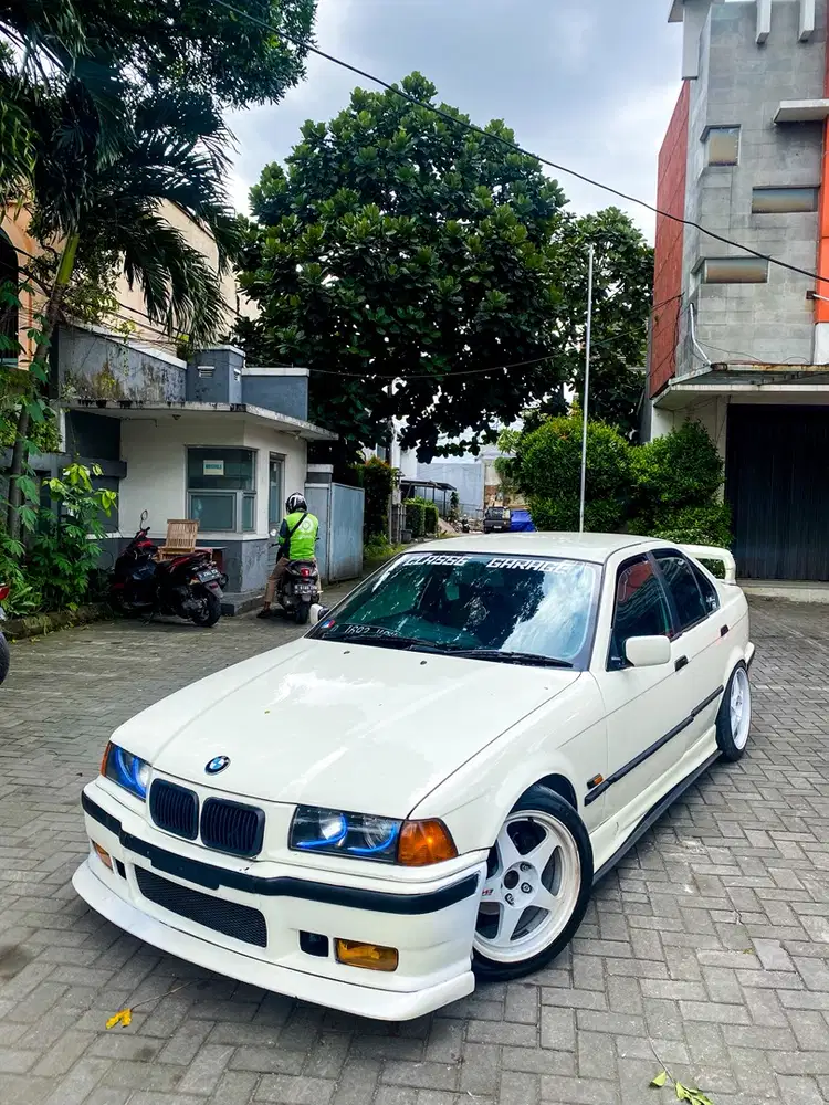 BMW 320i 1995 Bensin