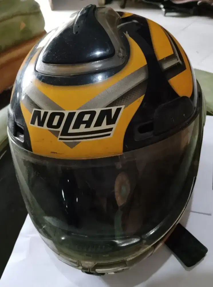 Helm Nolan kuning