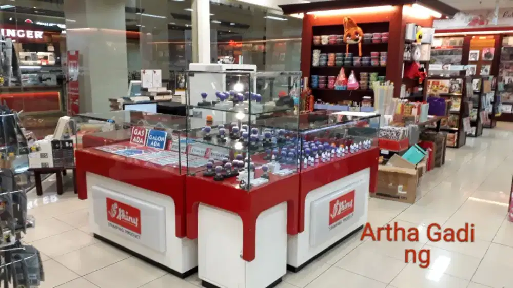 Etalse Display kayu dan kaca