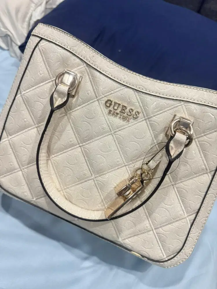 Tas guess warna putih