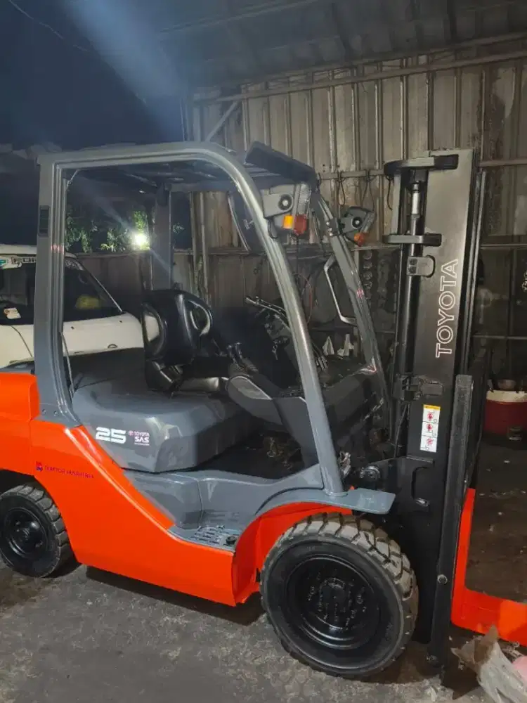 Forklift Toyota 2,5 Ton,Manual,Tiang 3 Meter,1DZ-II,8FD25,Tahun 2018