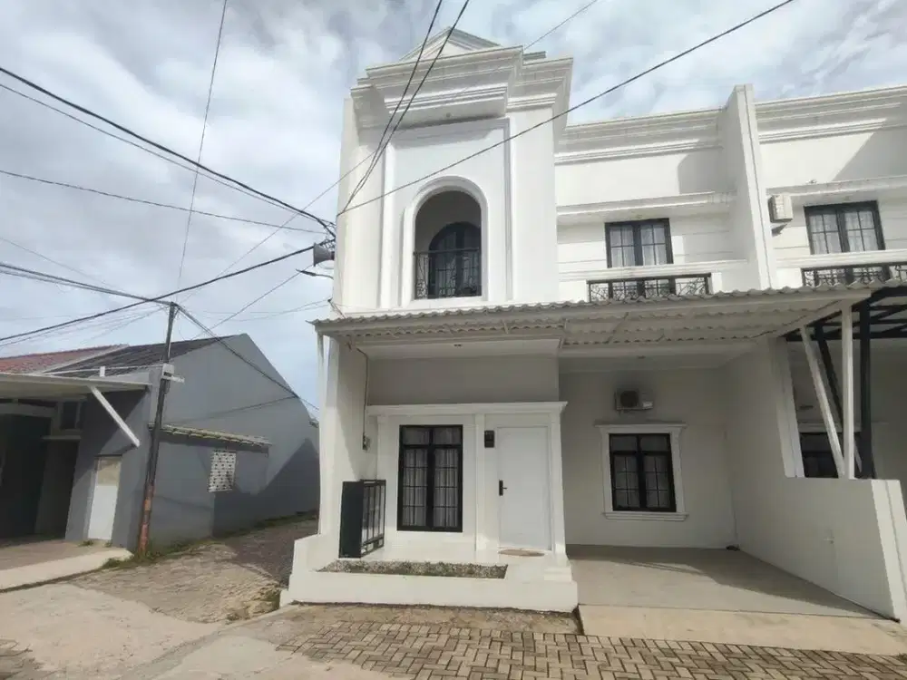 RUMAH DIJUAL – VILLA MUTIARA INDAH KALIMULYA  Kesempatan memiliki rumah 2 lantai yang nyaman dan siap huni di kawasan Villa Mutiara Indah Kalimulya. L