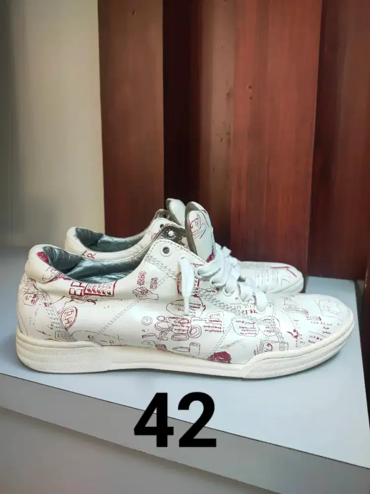 Sepatu Marc Jacobs white gambar unik UK 42 sol 265-270 Made Croatia