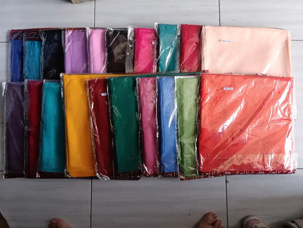 Hijab segiempat polos & motif