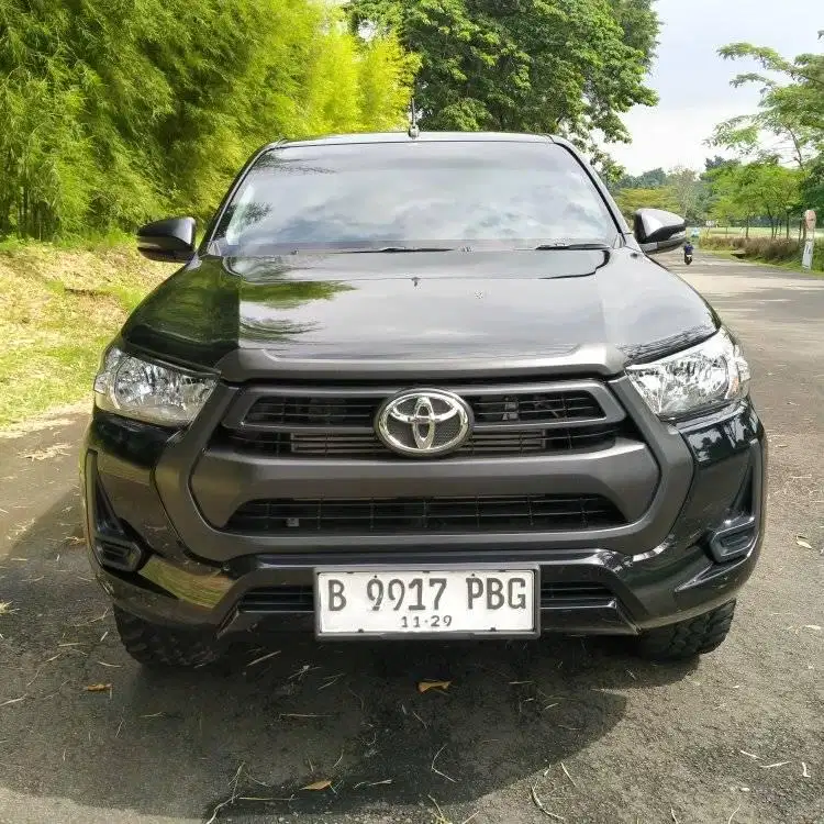 TOYOTA HILUX DC E 2.4 4X4 MT 2023